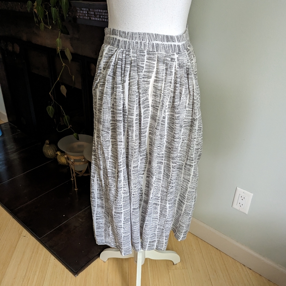 Vintage 80s Women's XS Midi Skirt White Black Scratch Doodle Lines Pattern 177
